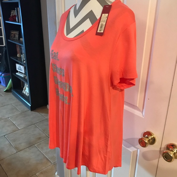 🆕 NWT Women’s Sports Custom Shirt - Picture 3 of 3